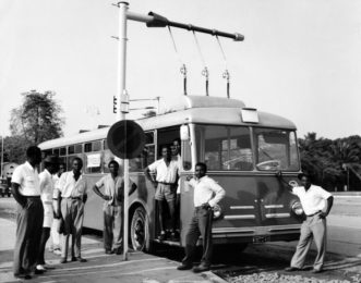 1950 Le Gyrobus, un transport en commun utilisant des volants d’inertie_Paleo_Energetique